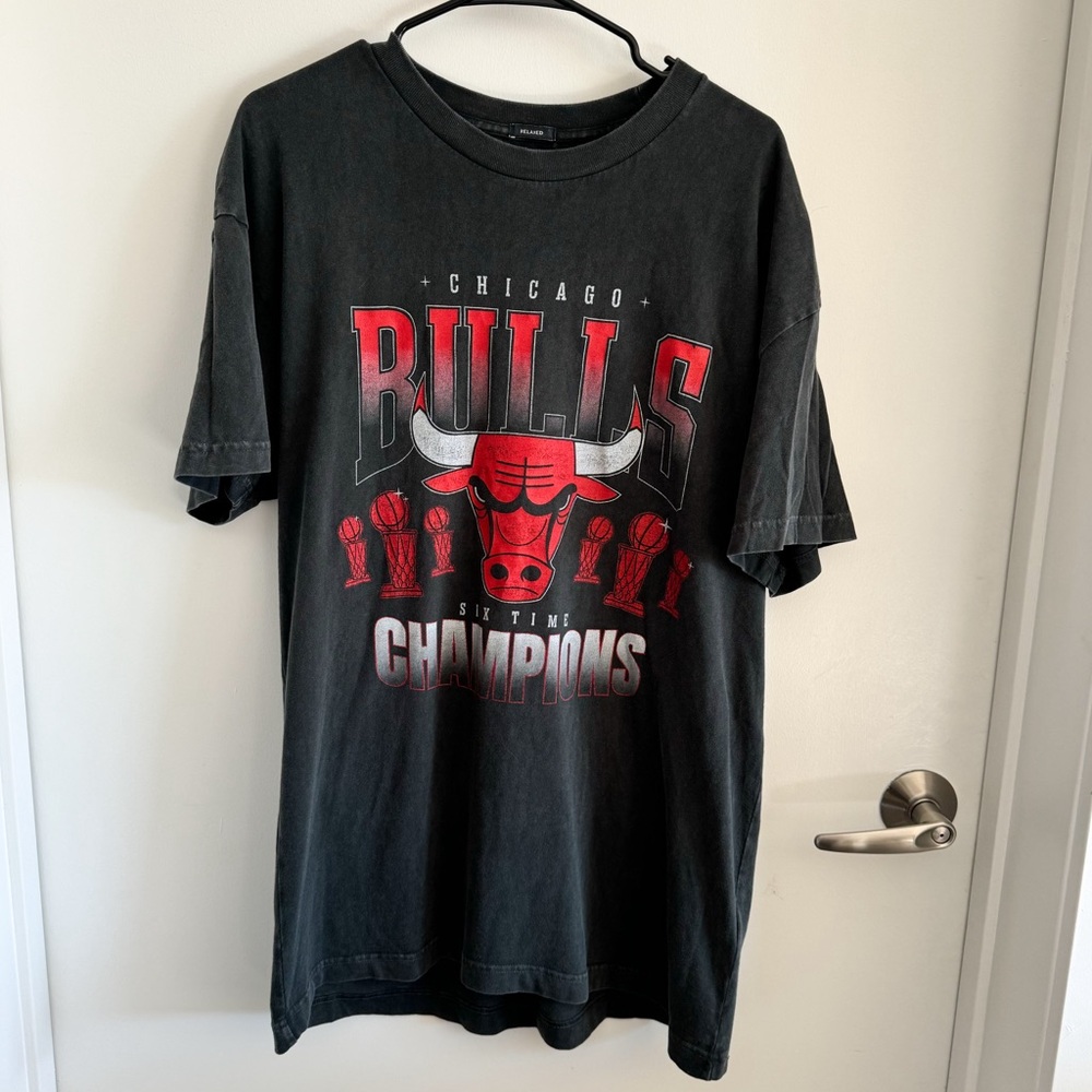 Abercrombie men’s relaxed fit 100% cotton Chicago bulls t-shirt - size XL